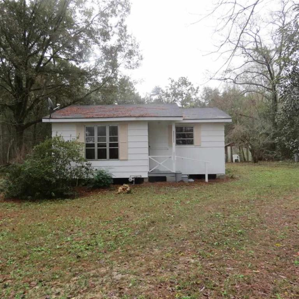 566 E Franklin Street, Geneva, AL 36430 