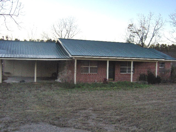 105 Blue Springs Rd., Louisville, AL 36048 