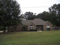 105 Meadow Ln., Deatsville, AL 36022 