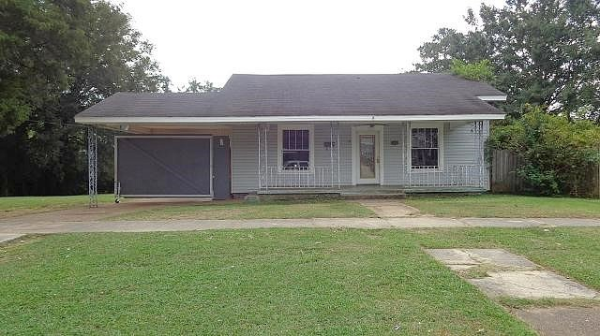 E 704 5Th St, Tuscumbia, AL 35674 