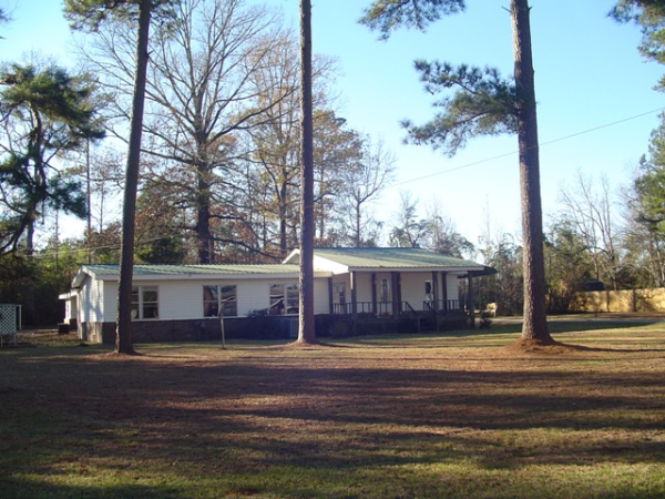 132 Church Hill St, Grove Hill, AL 36451 