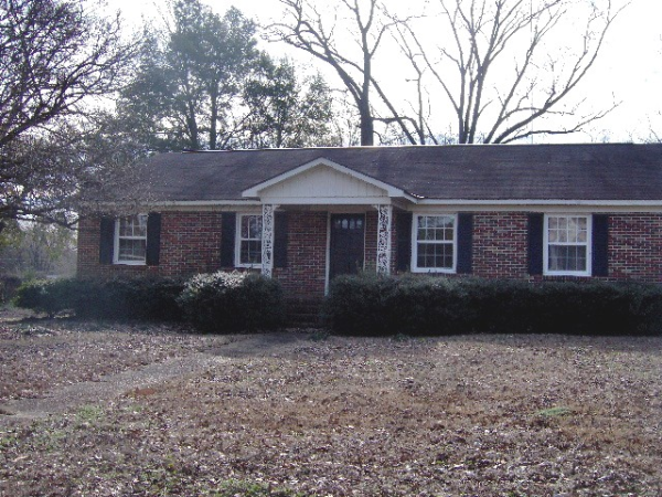 99 Eufaula St., Clayton, AL 36016 