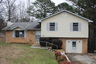 1009 Keith Dr, Weaver, AL 36277 