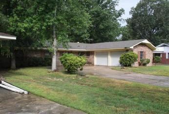 44 Southwood Dr, Pine Bluff, AR 71603 