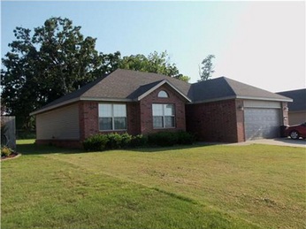 880 Deer Lodge Ct, Siloam Springs, AR 72761 