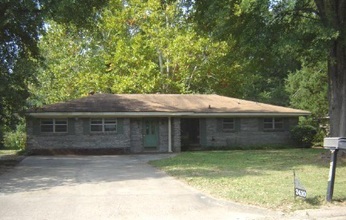 2410 Sheraton Park Dr, Pine Bluff, AR 71603 