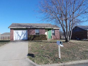 88 James St, Farmington, AR 72730 