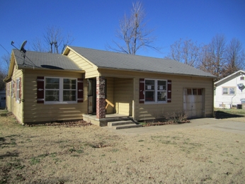 914 Crutcher St, Springdale, AR 72764 