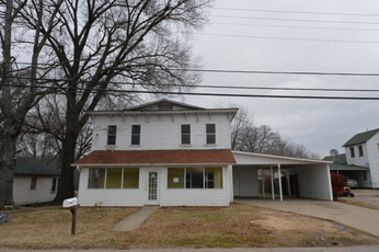 130 W 5th Street, Mulberry, AR 72947 