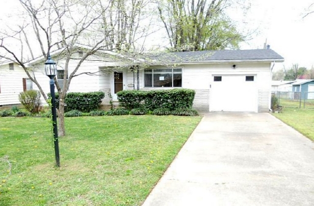 808 N 10th St, Rogers, AR 72756 