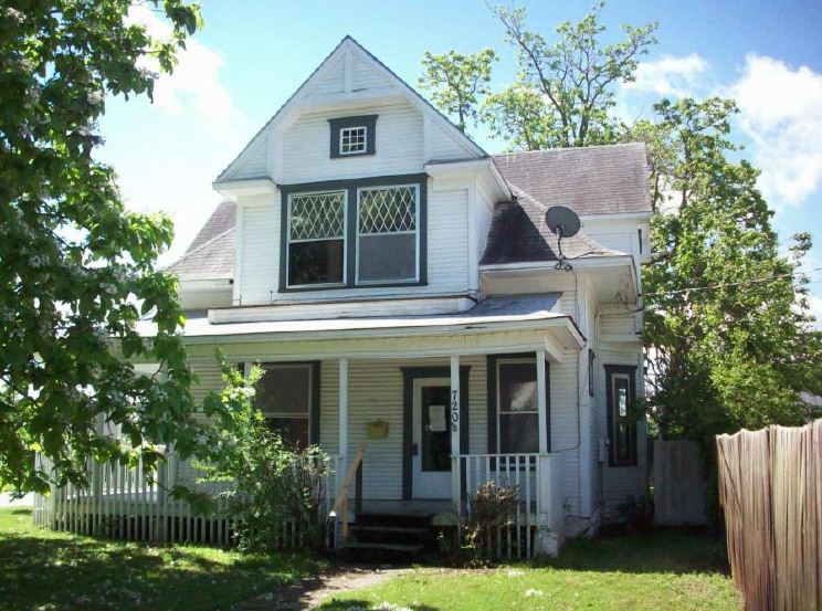 720 E Delaware St, Siloam Springs, AR 72761 