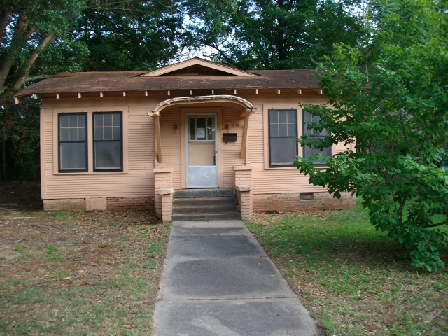 977 Lyons Ln, Camden, AR 71701 