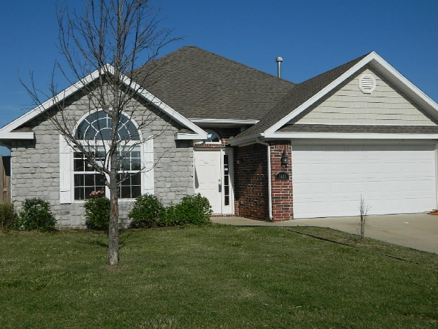 1462 Charles St, Pea Ridge, AR 72751 