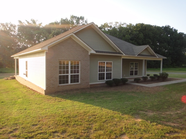105 E Lake Cove, Beebe, AR 72012 