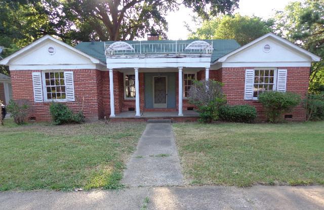 1502 Hickory St, Texarkana, AR 71854 