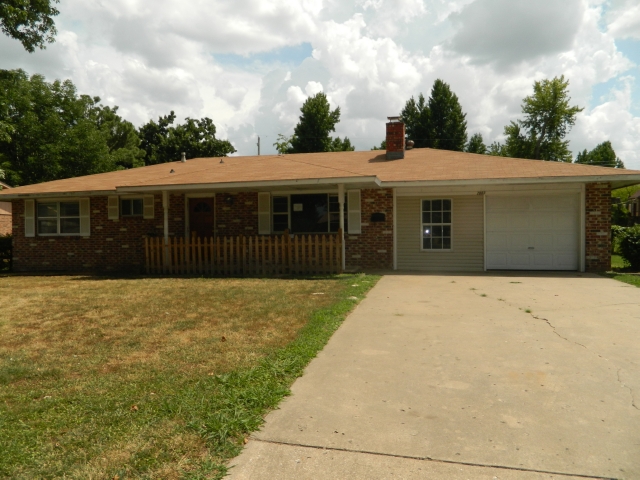 2003 Robyn Rd, Springdale, AR 72764 