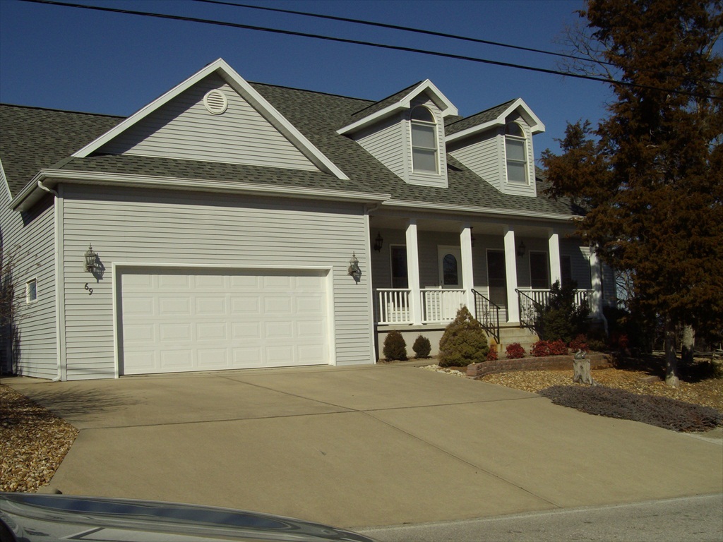 69 Table Rock Dr, Holiday Island, AR 72631 