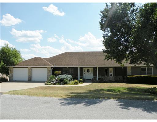 31 Lakeside Dr, Holiday Island, AR 72631 