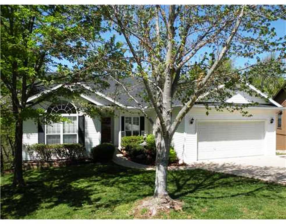 37 LaCosta Dr, Holiday Island, AR 72631 