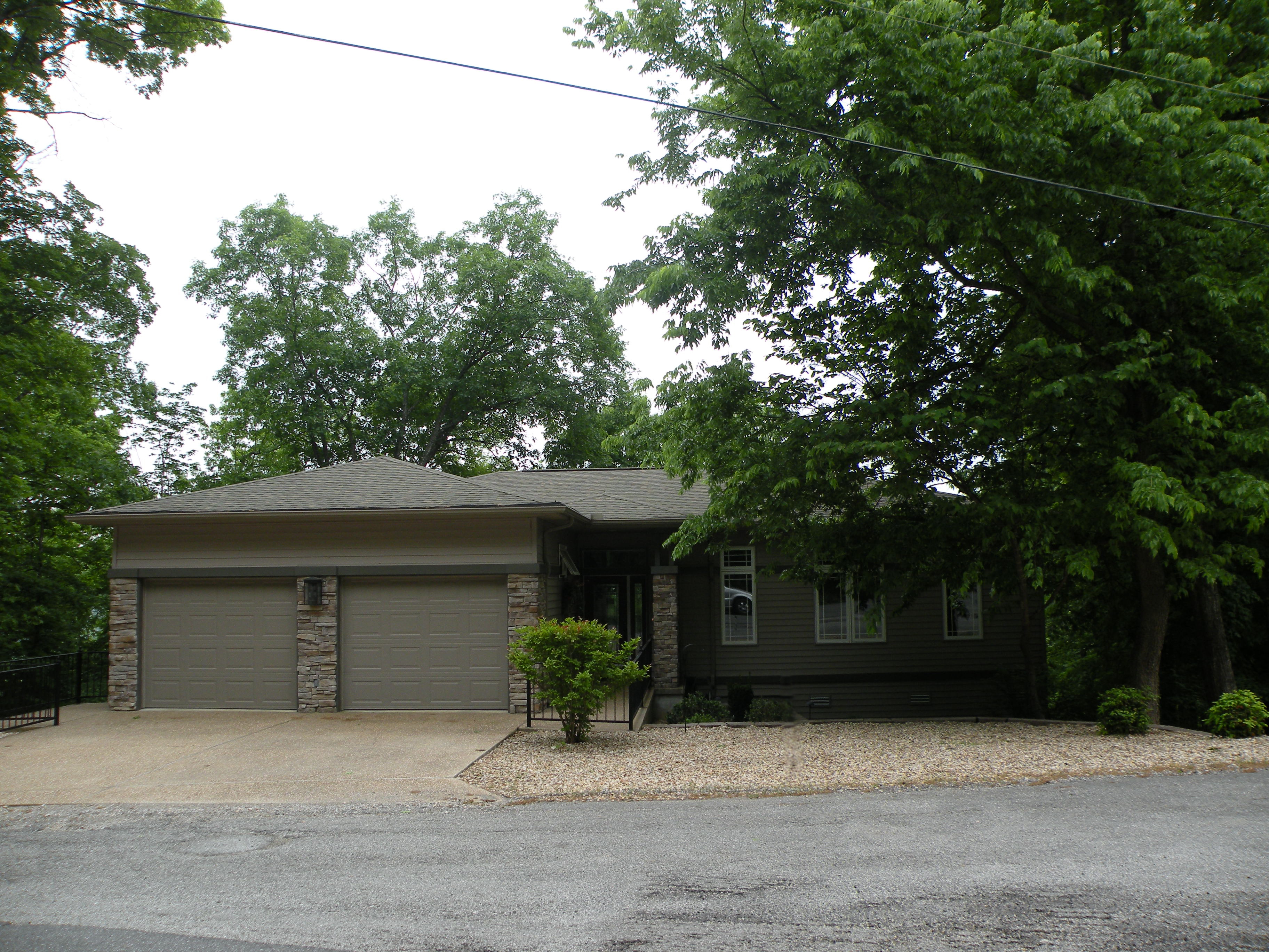 6 Eagle Dr, Holiday Island, AR 72631 