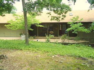 56 Hickory Ln., Holiday Island, AR 72631 