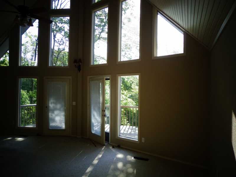 2 Eagle Dr, Holiday Island, AR 72631 