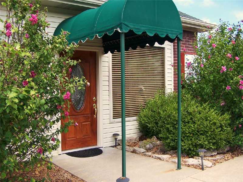 1 Bluewater Cir, Holiday Island, AR 72631 