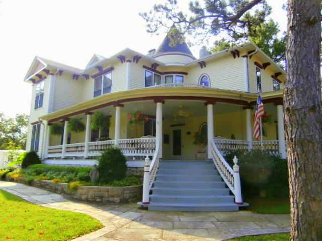 14 Kingshighway, Eureka Springs, AR 72632 