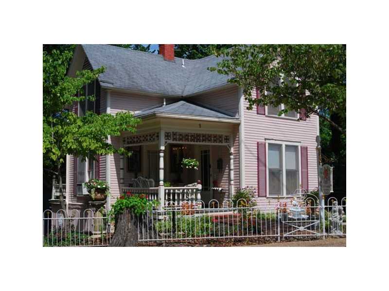 1 Kings Highway, Eureka Springs, AR 72632 