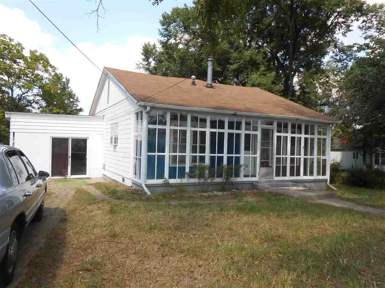 108 E 3rd Street St, Yellville, AR 72687 