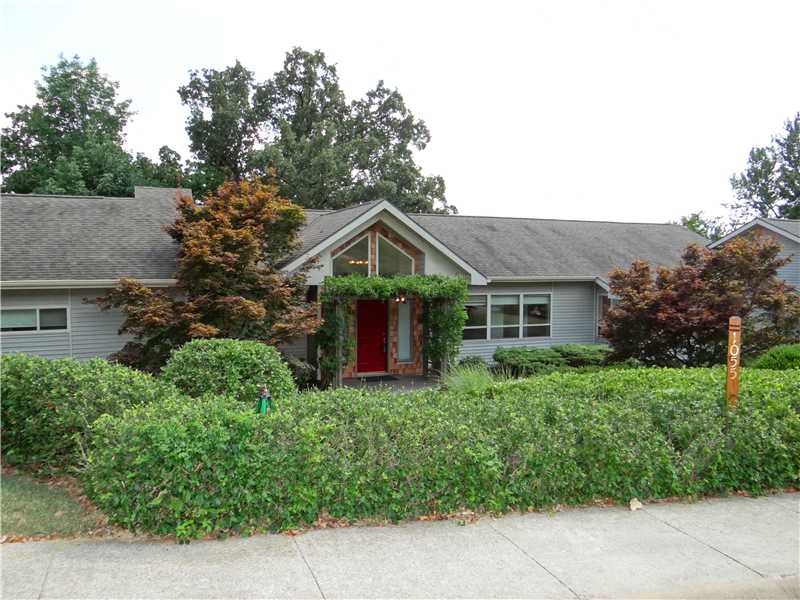 1055 E RODGERS DR, Fayetteville, AR 72701 