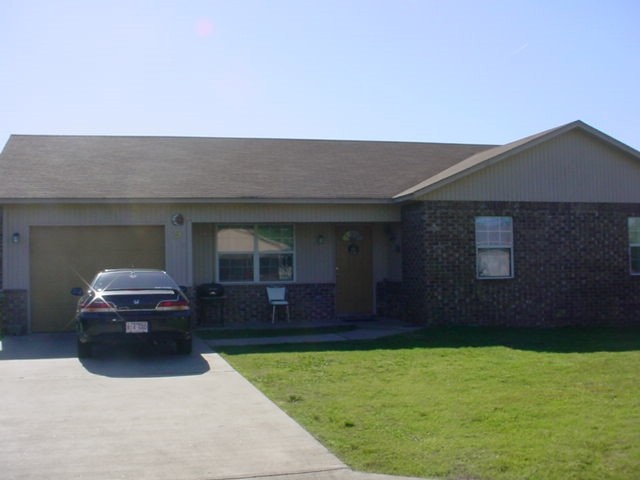 9 Cagle St., Clarksville, AR 72830 