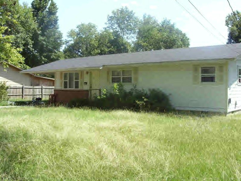 608 Brown St., Clarksville, AR 72830 