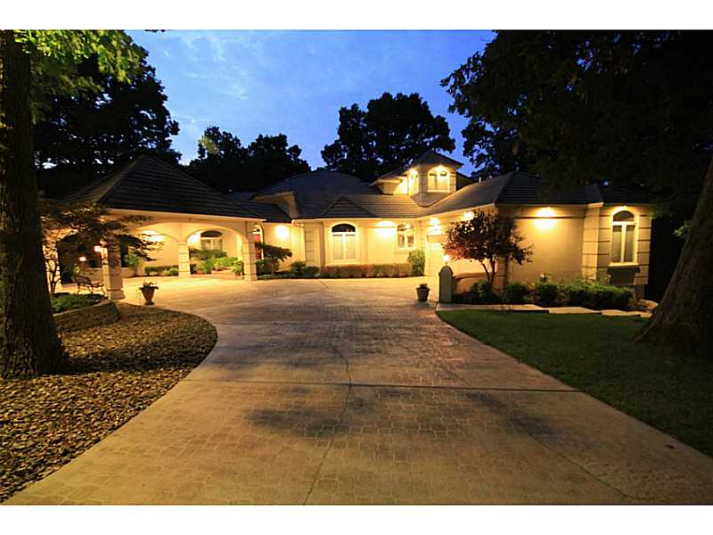 17 RAVENSHOE RD, Rogers, AR 72756 