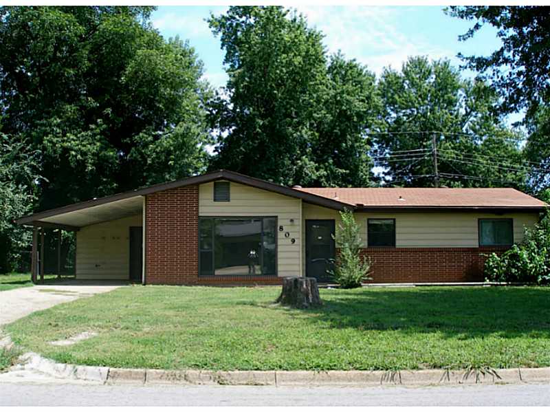 809 N 10TH ST, Rogers, AR 72756 