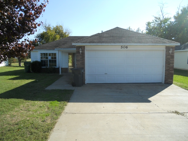 506 E Magnolia St, Rogers, AR 72756 