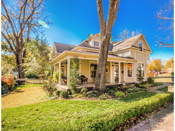 106 SE 3RD ST, Bentonville, AR 72712 