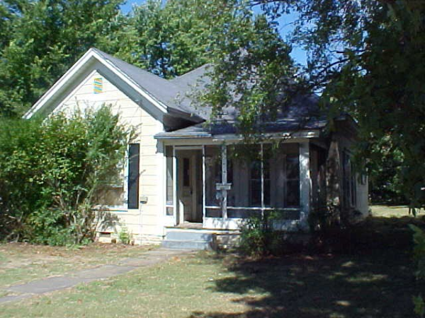 1102 W. Cherry St., Clarksville, AR 72830 