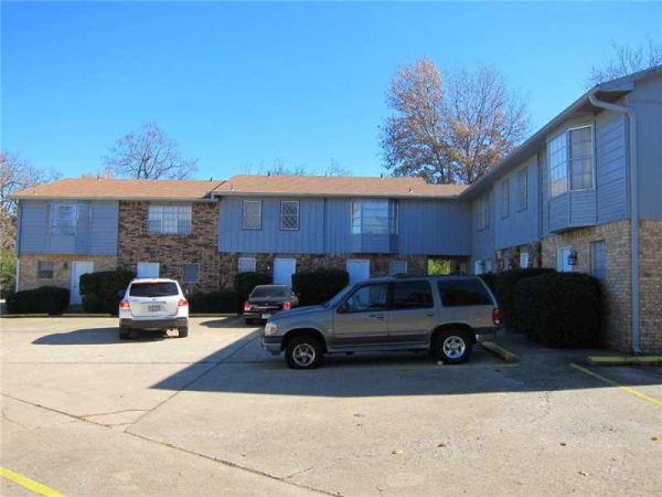 1828 N GREGG AVE, Fayetteville, AR 72701 