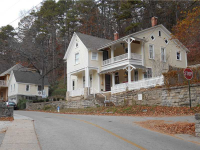 27 Benton St, Eureka Springs, AR 72632 
