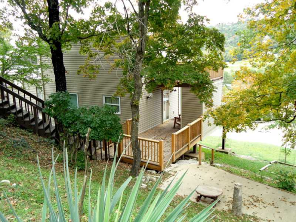 65 Oakpoint Dr, Holiday Island, AR 72631 