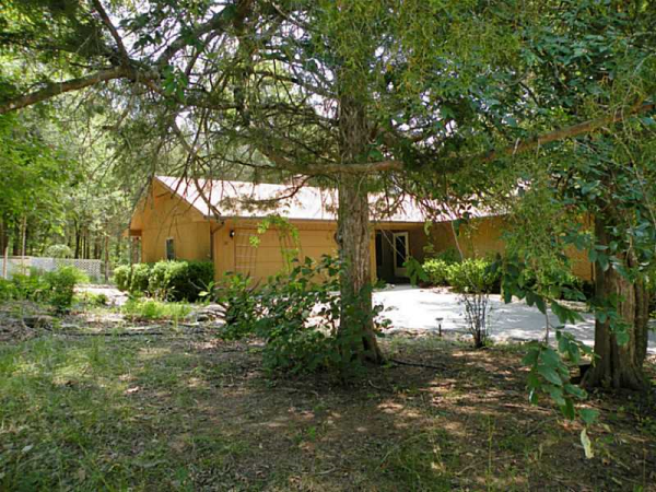 32 W. Thomas Circle, Holiday Island, AR 72631 