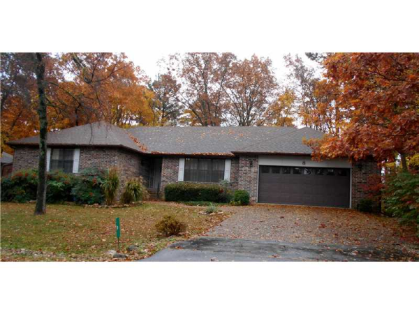 8 Country Club Dr, Holiday Island, AR 72631 