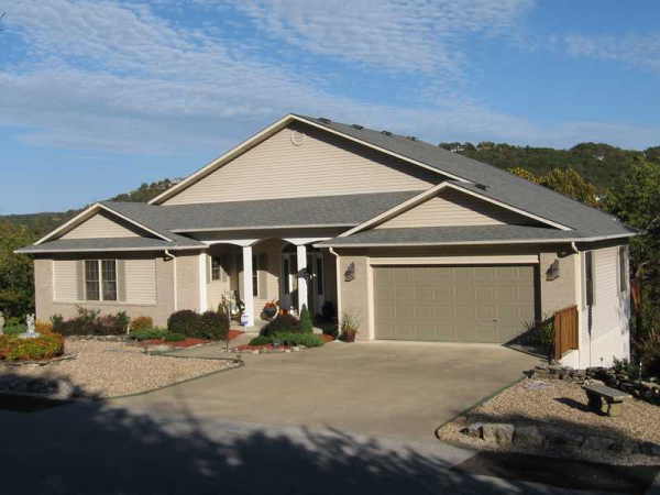 25 White Oak Dr., Holiday Island, AR 72631 