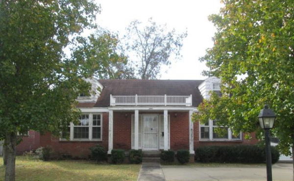 1605 W Arch Ave, Searcy, AR 72143 