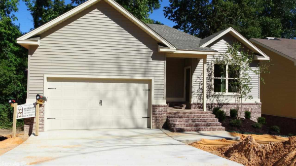 30 Summerwood Cv, Benton, AR 72019 