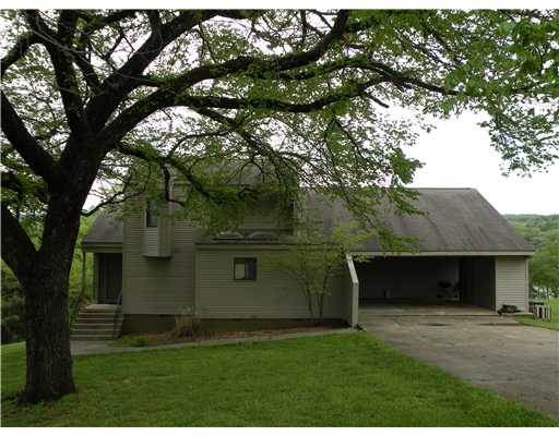 17 Lakeside Dr, Holiday Island, AR 72631 