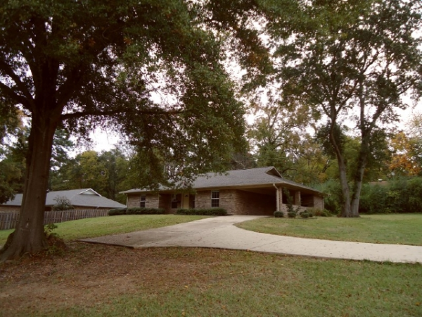 710 W Howard St, Nashville, AR 71852 