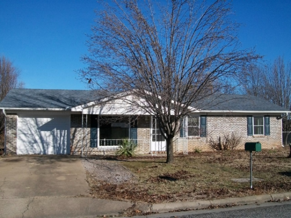 3803 Poplar St, Van Buren, AR 72956 