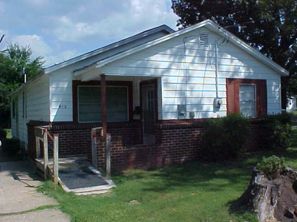 913 Ash St., Clarksville, AR 72830 
